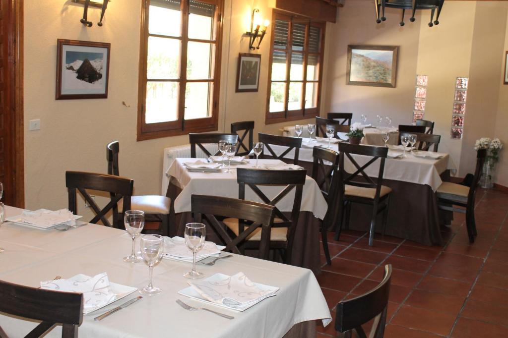 Hotel Valle Del Jerte Los Arenales ภายนอก รูปภาพ